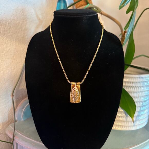 Liz Claiborne Gold Tone Pendant & Necklace - Picture 3 of 8